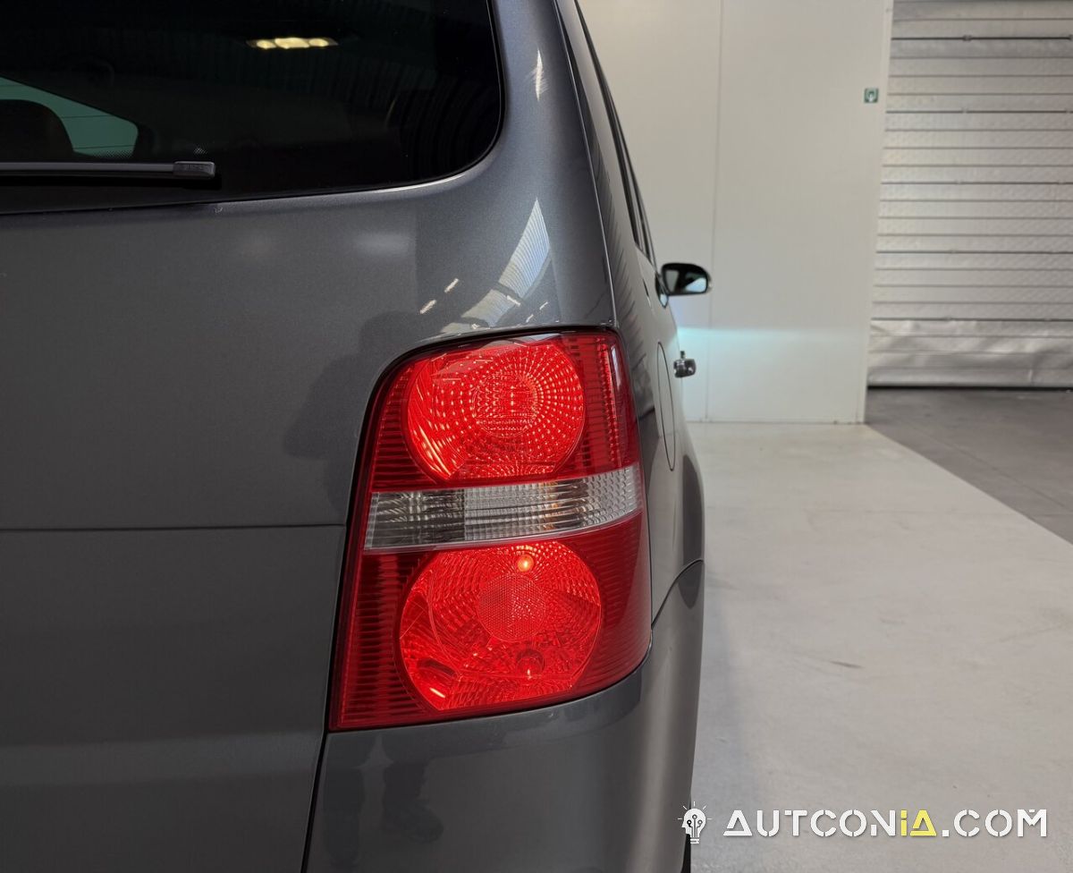 Volkswagen Touran — foto 12
