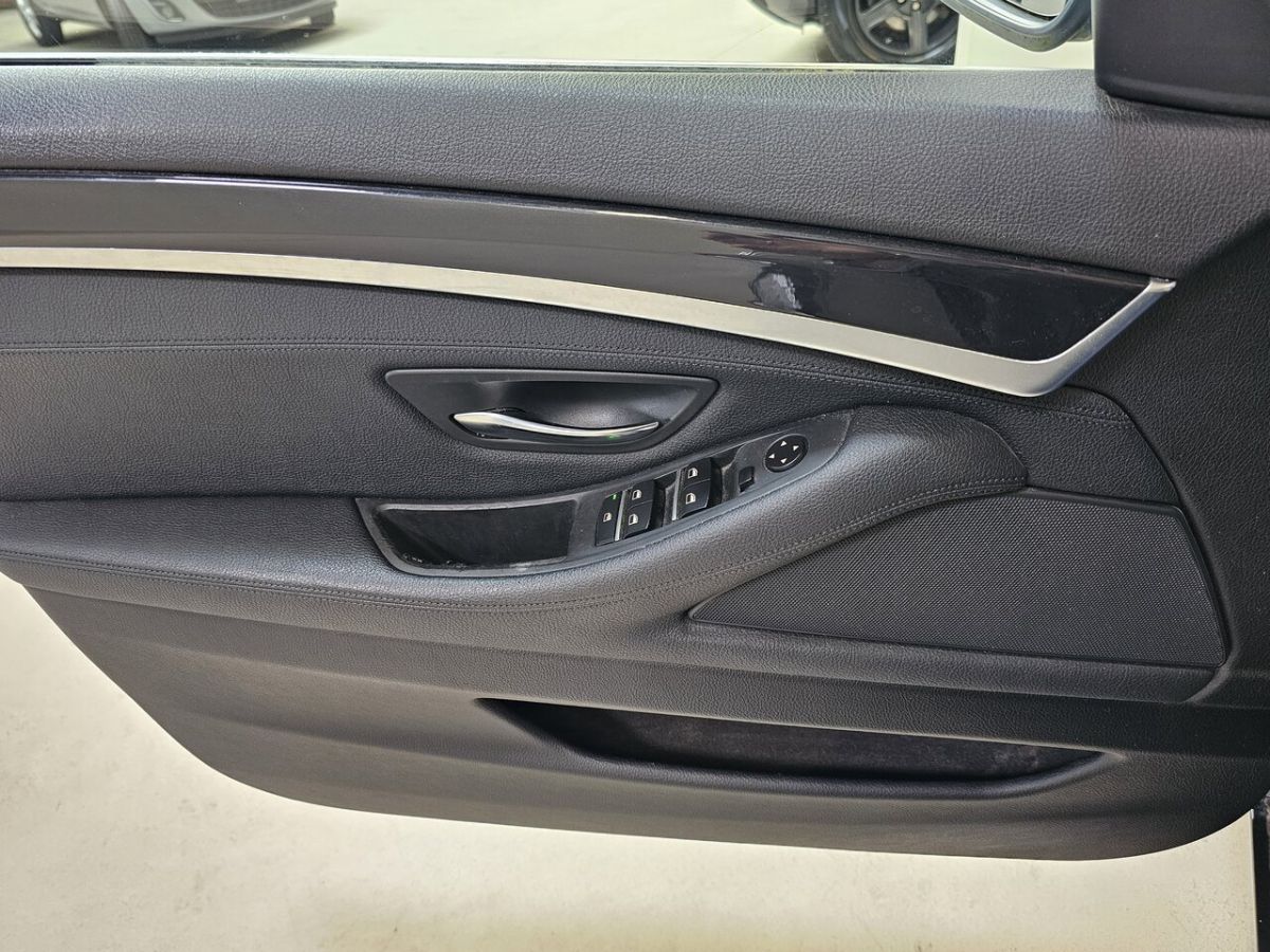 BMW 520 — foto 17