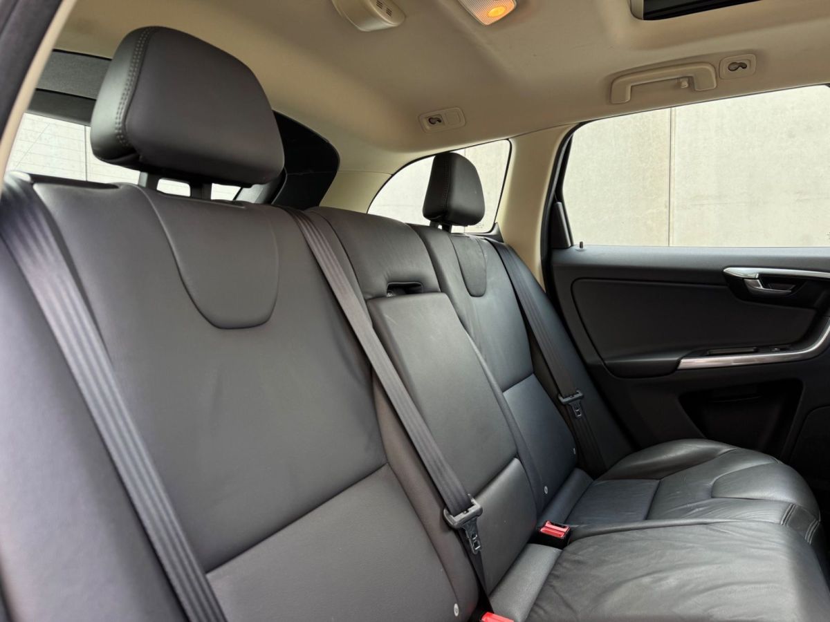 Volvo XC60 — foto 16