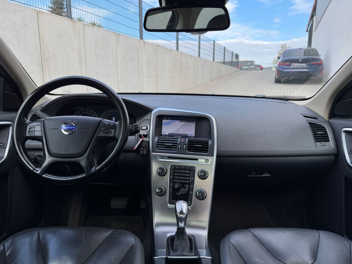 Volvo XC60 — foto 17