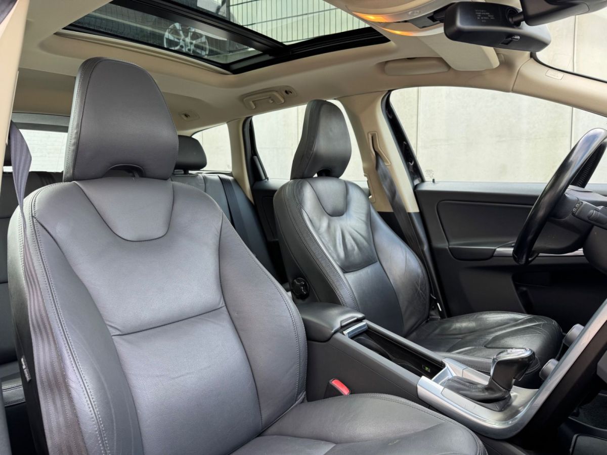 Volvo XC60 — foto 14