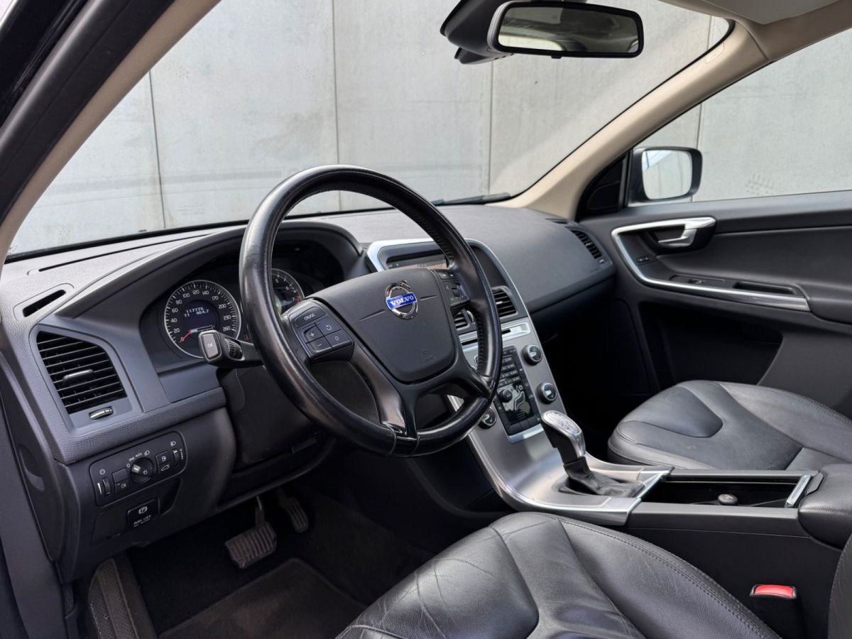 Volvo XC60 — foto 12