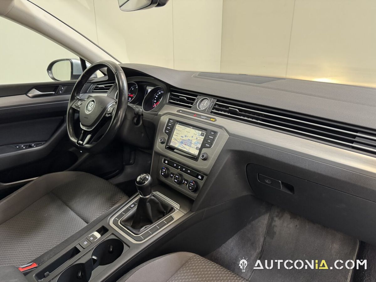 Volkswagen Passat — foto 25