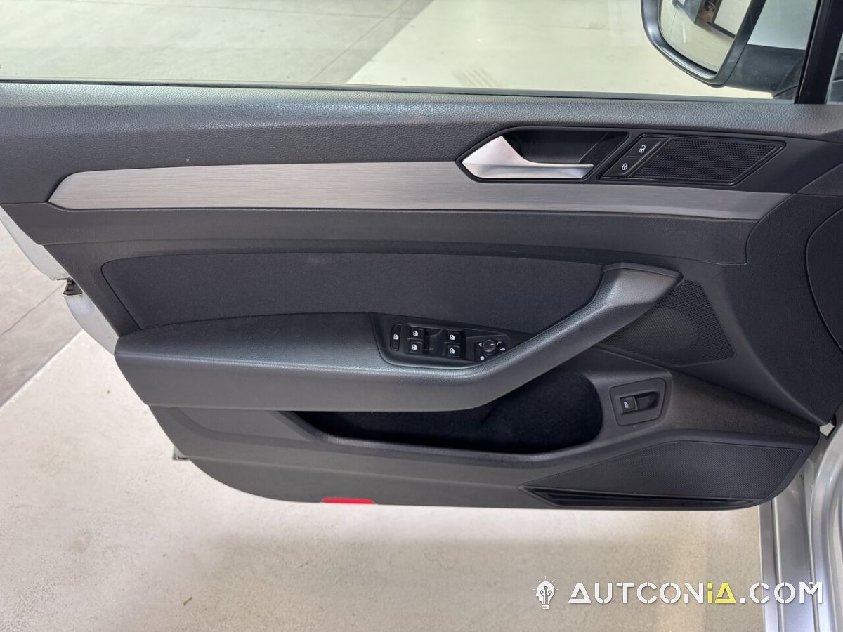 Volkswagen Passat — foto 17