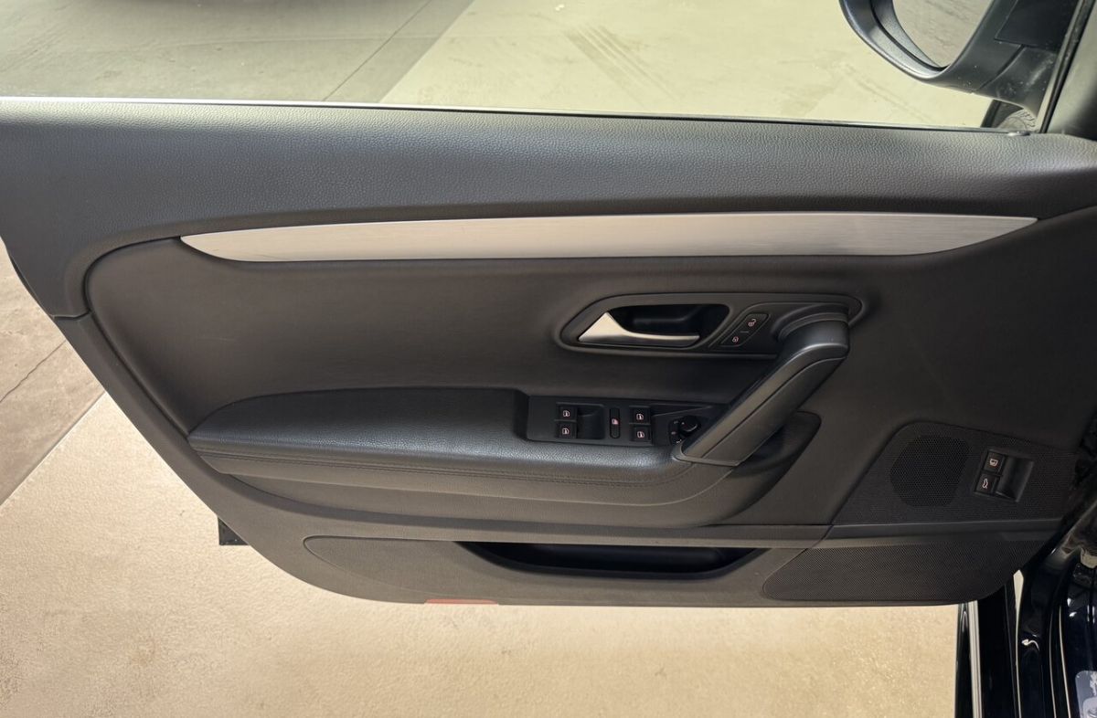 Volkswagen Passat-CC — foto 18