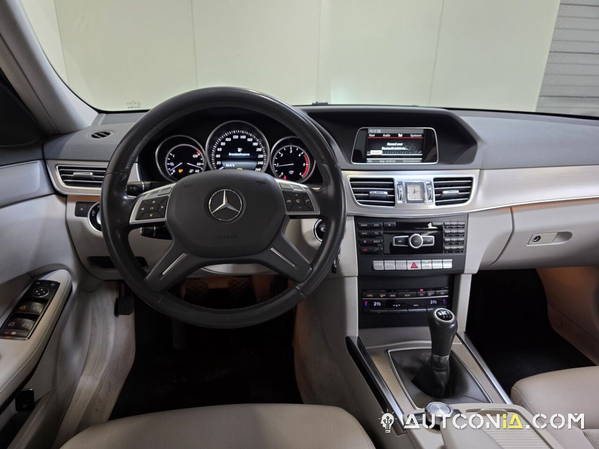 Mercedes-Benz E 200 — foto 24