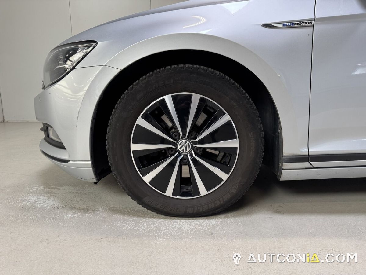 Volkswagen Passat — foto 10