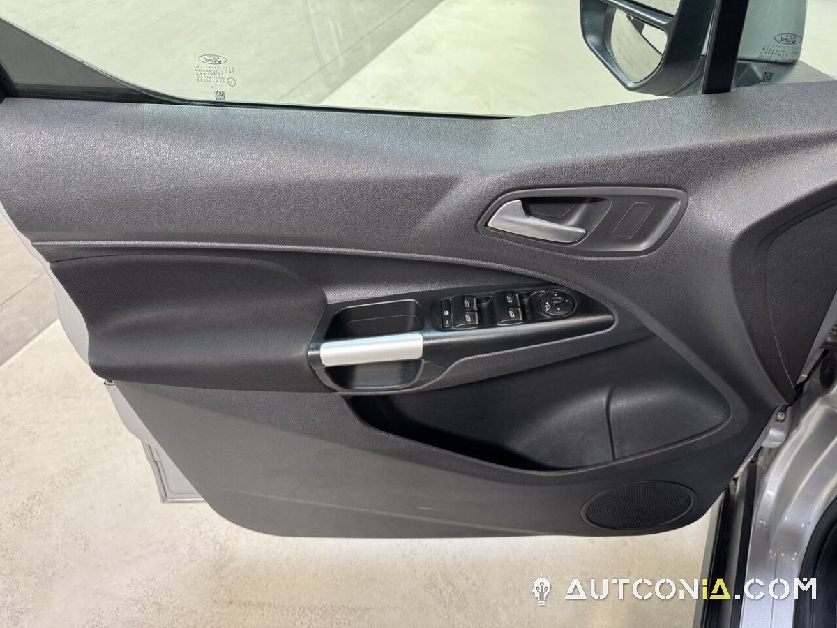 Ford Tourneo — foto 26