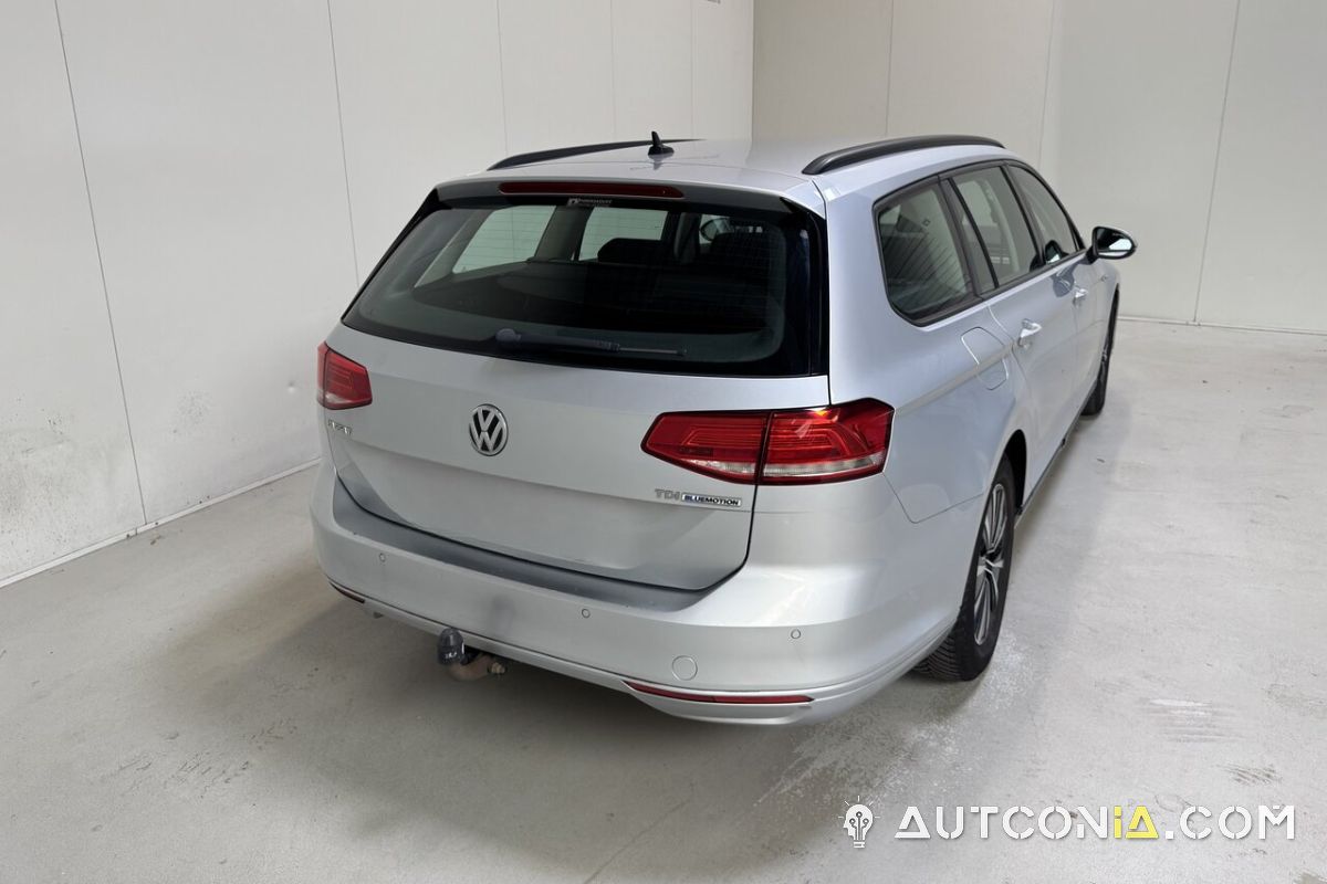 Volkswagen Passat — foto 11