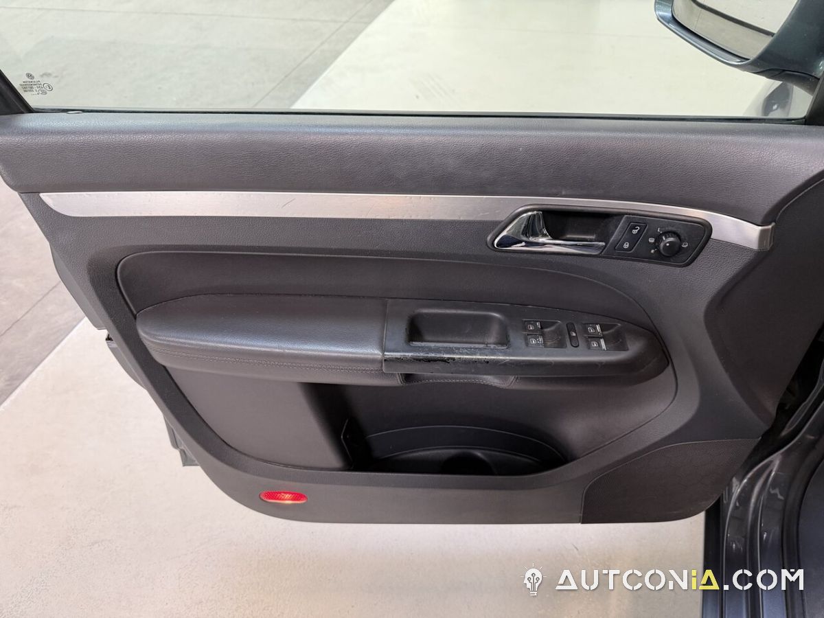 Volkswagen Touran — foto 17
