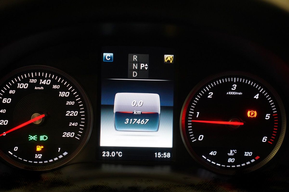 Mercedes-Benz C 220 — foto 18