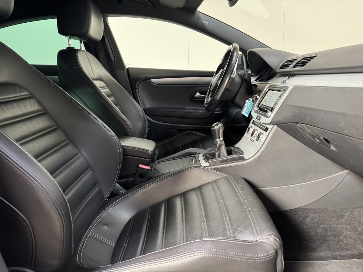 Volkswagen Passat-CC — foto 27