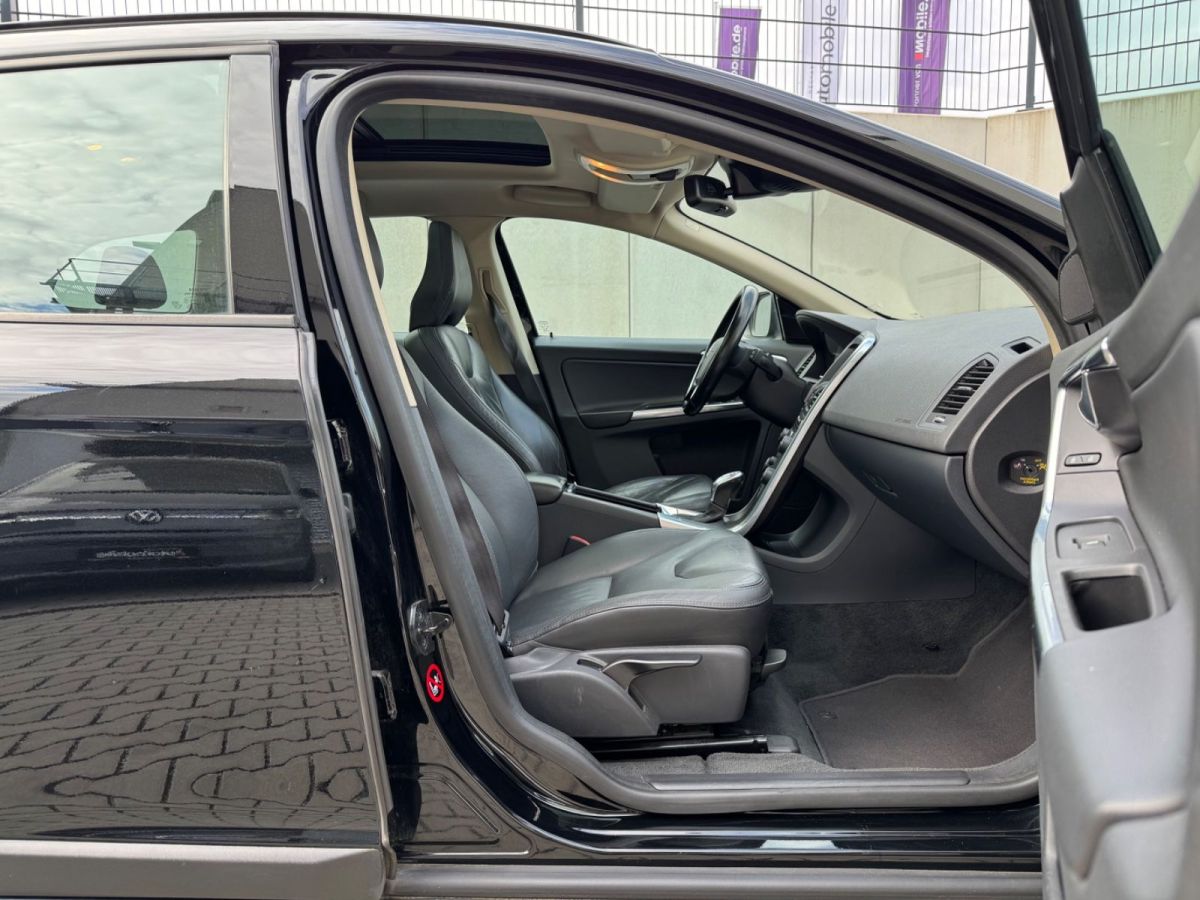 Volvo XC60 — foto 13
