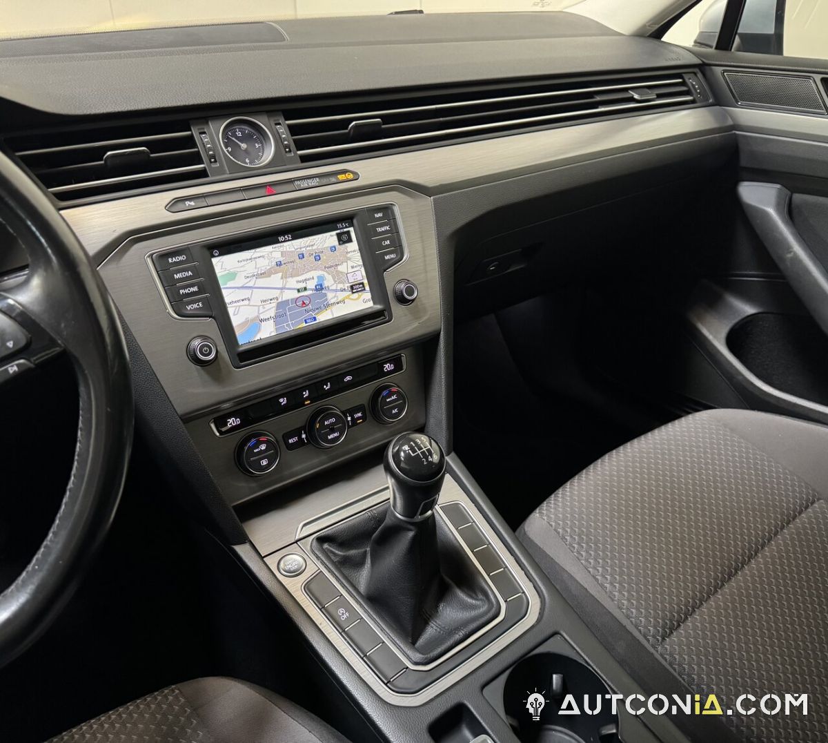 Volkswagen Passat — foto 18