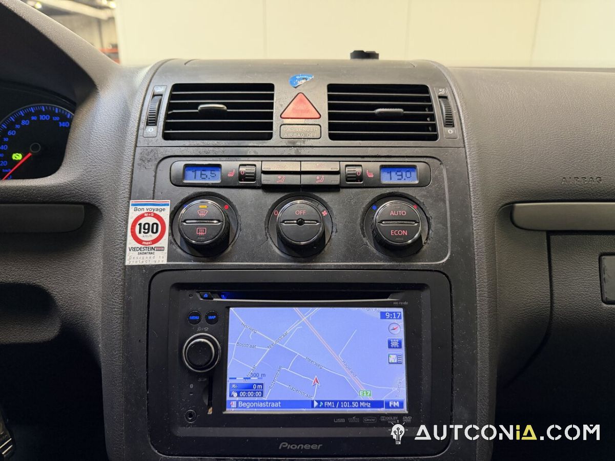 Volkswagen Touran — foto 25