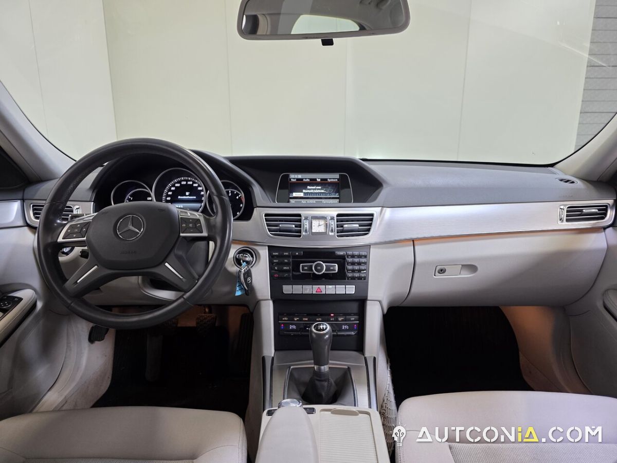 Mercedes-Benz E 200 — foto 17