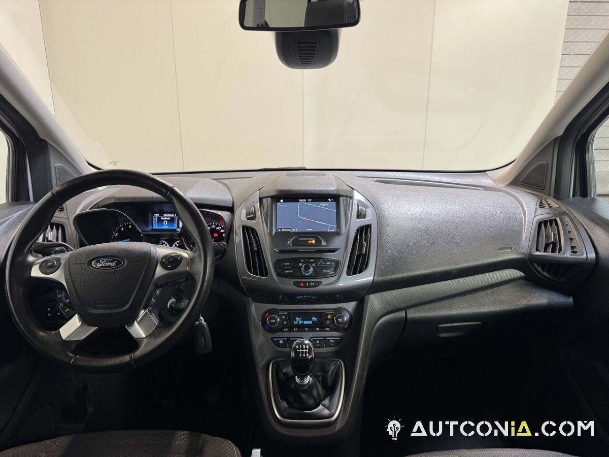 Ford Tourneo — foto 16