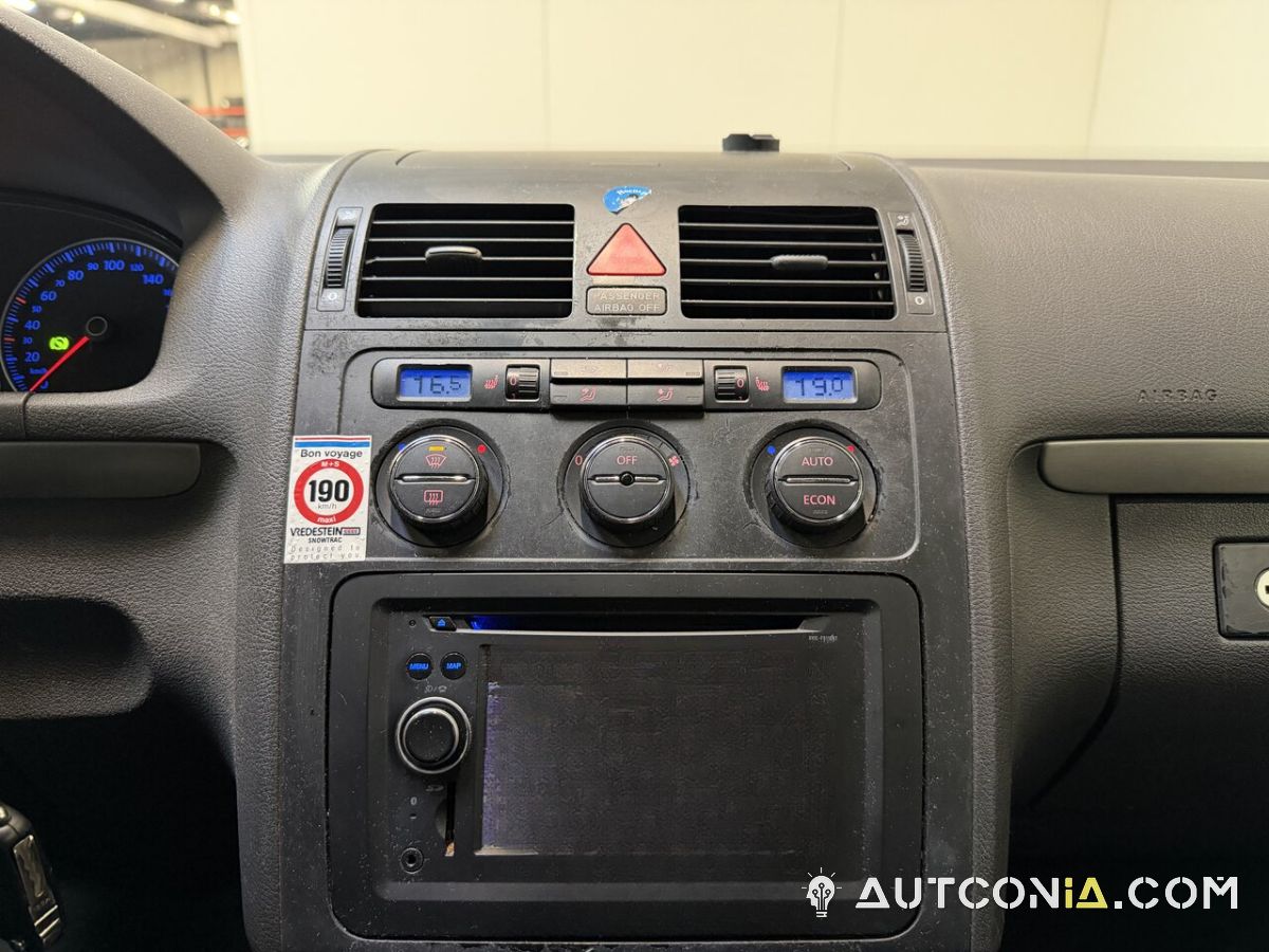 Volkswagen Touran — foto 24