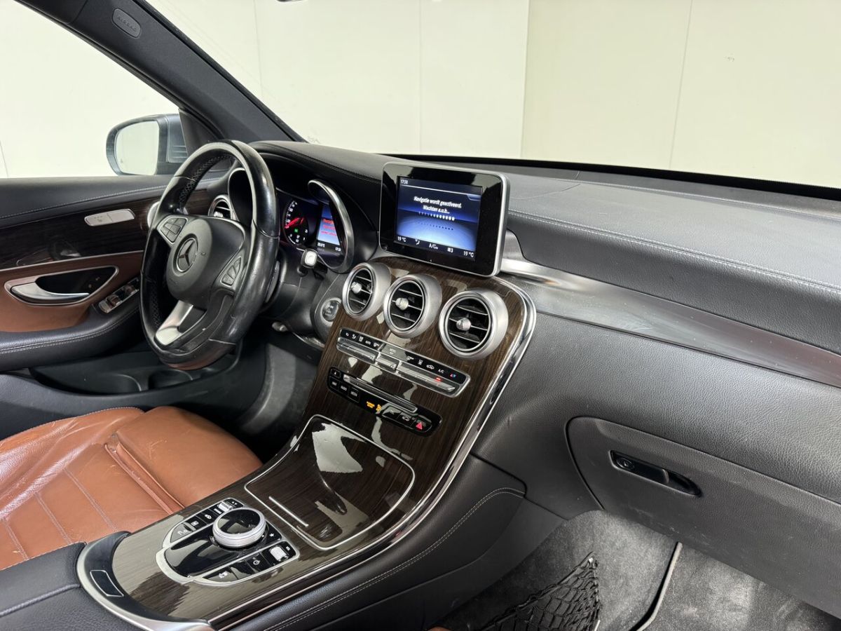 Mercedes-Benz GLC-350 — foto 25