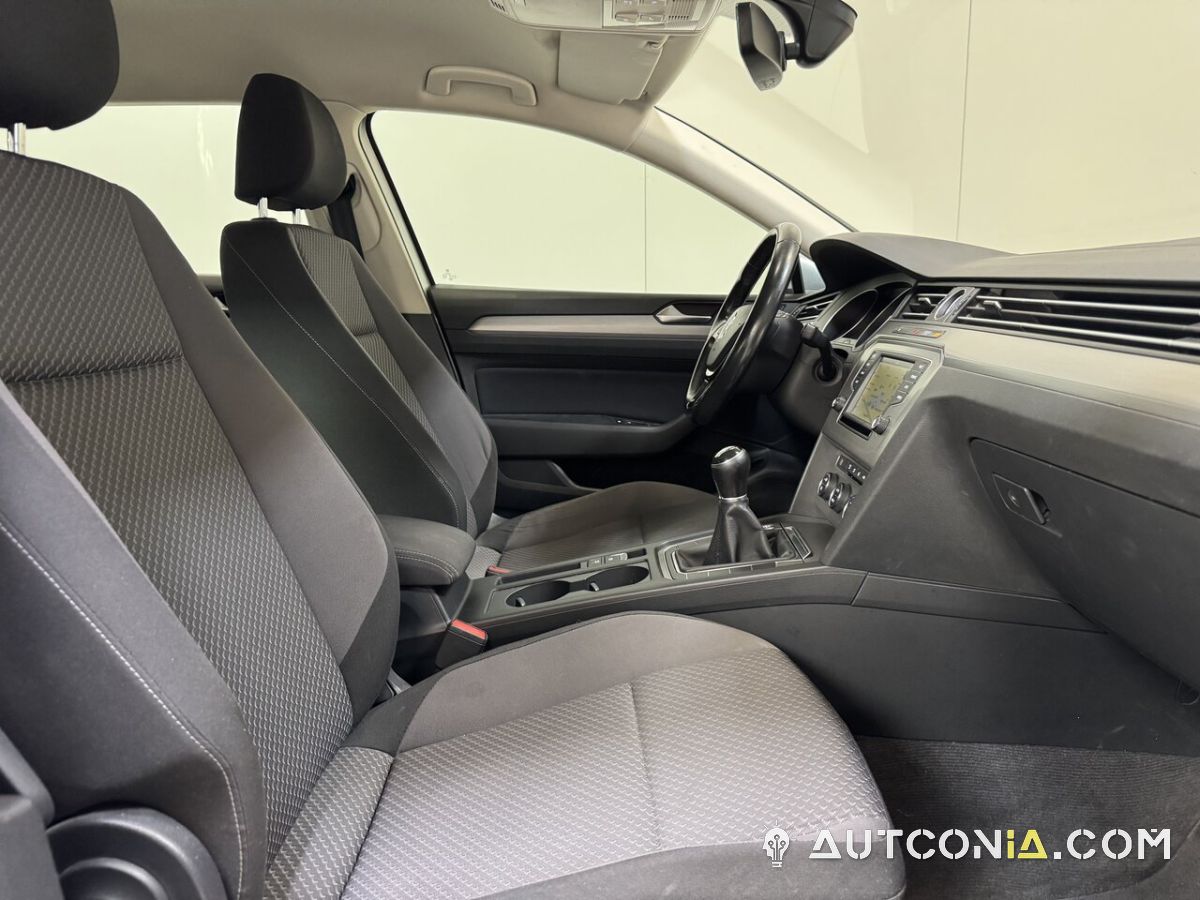 Volkswagen Passat — foto 26